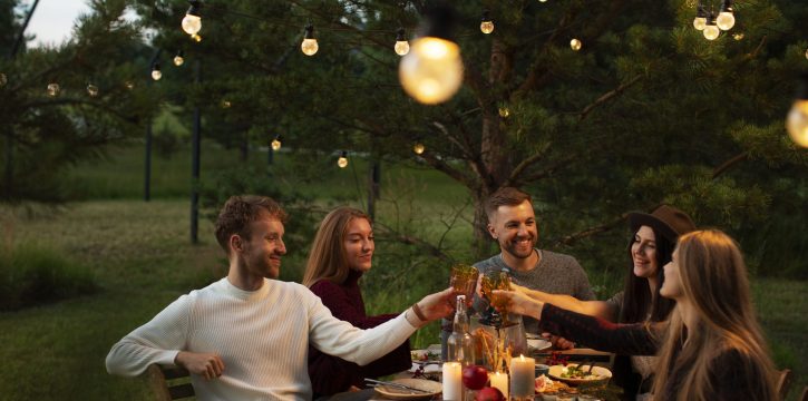 family-reunion-celebrating-winter-min