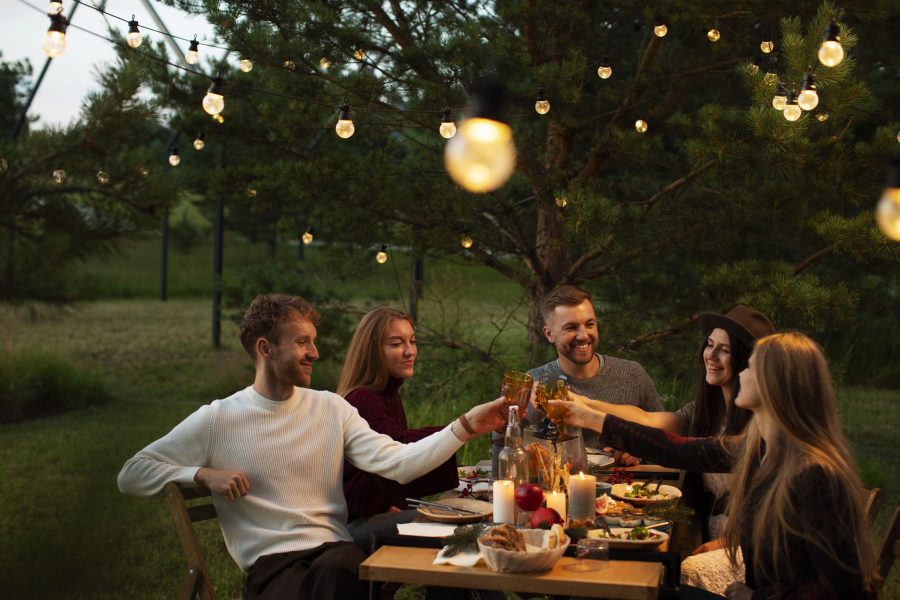 family-reunion-celebrating-winter-min